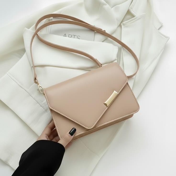 The Master Engineering of Handbags: Material Science, Structural Ergonomics, Hardware Mechanics, and Archival Leather Preservation